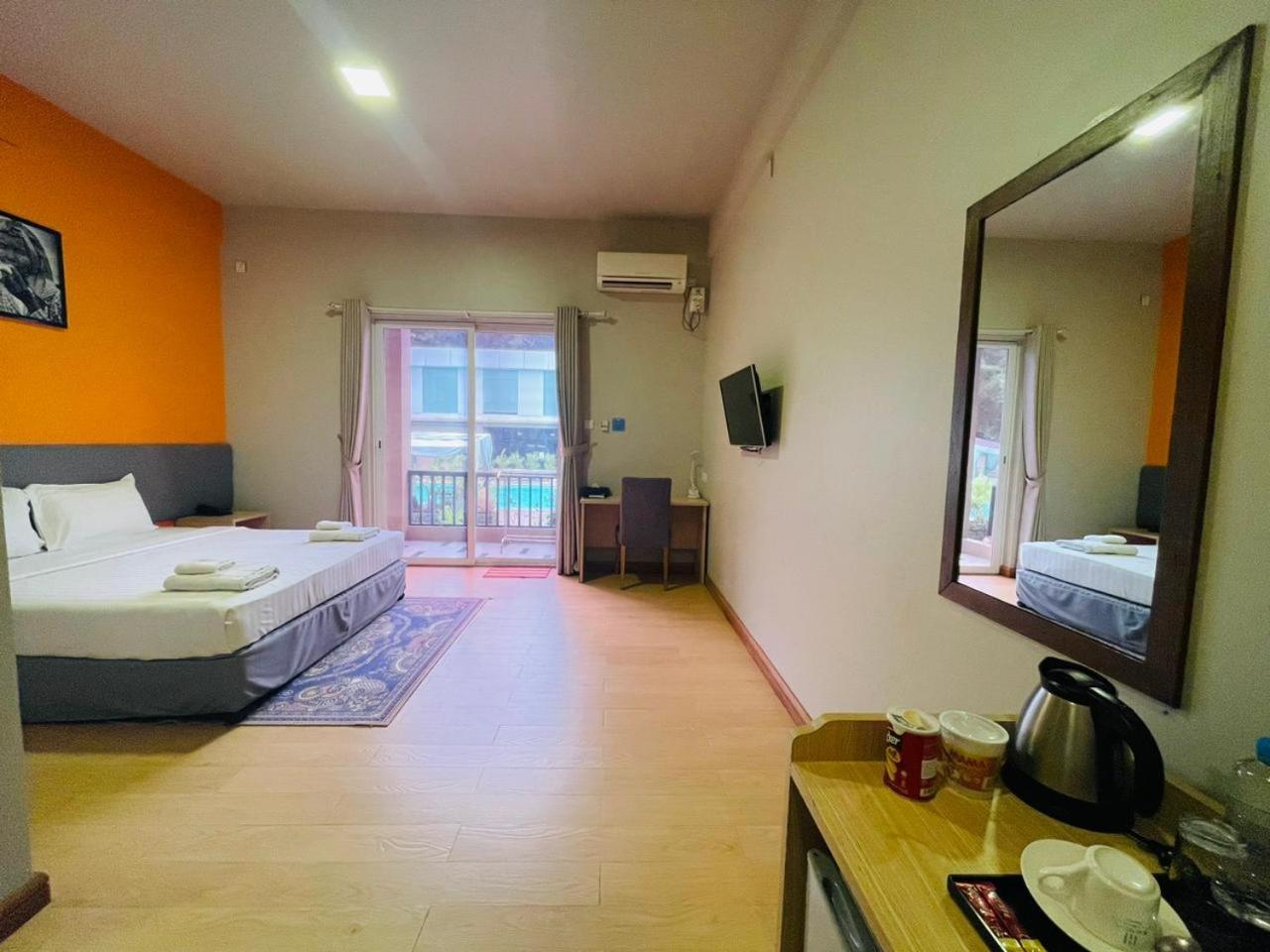 Wh Hotel & Service Apartment Thanlyin Dış mekan fotoğraf