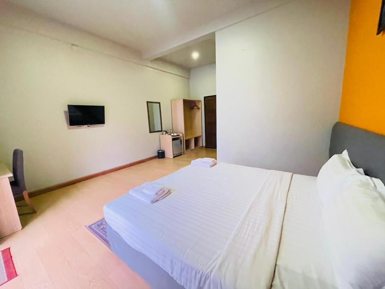 Wh Hotel & Service Apartment Thanlyin Dış mekan fotoğraf