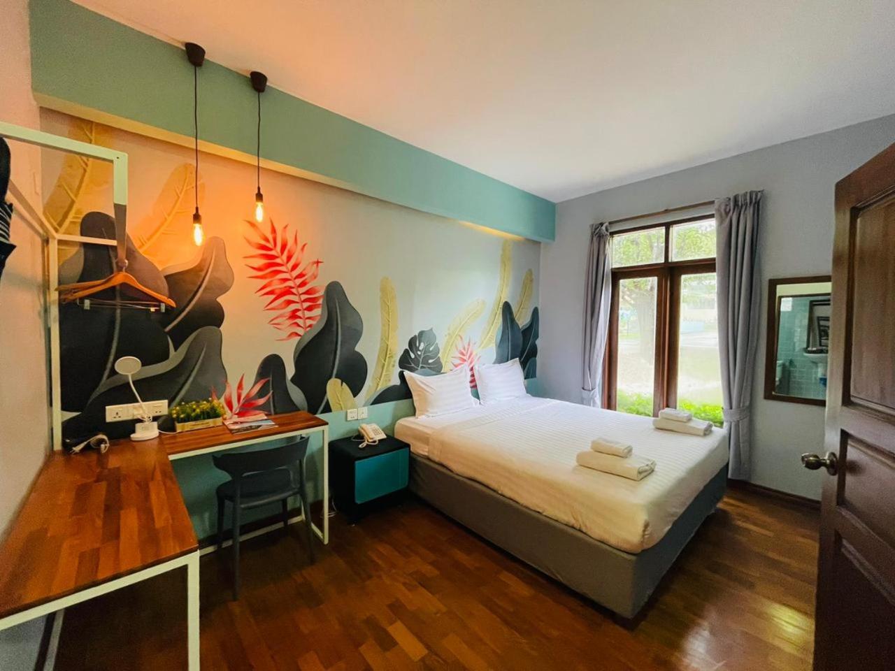Wh Hotel & Service Apartment Thanlyin Dış mekan fotoğraf