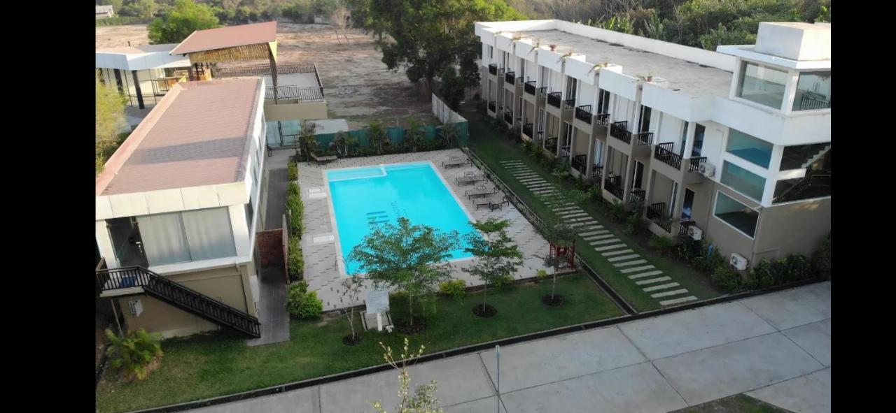 Wh Hotel & Service Apartment Thanlyin Dış mekan fotoğraf